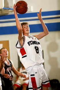 九游娱乐官方平台-替补球员是否在关键比赛表现更专注稳定，替补球员应从什么位置入场